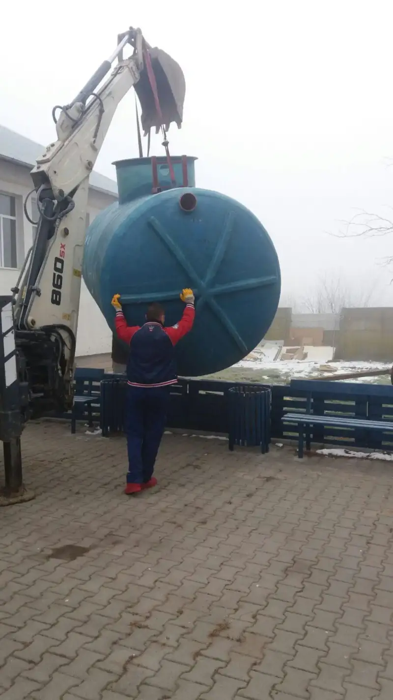 Corp PAFS stație epurare ECO TANK în atelier, fibră de sticlă armată