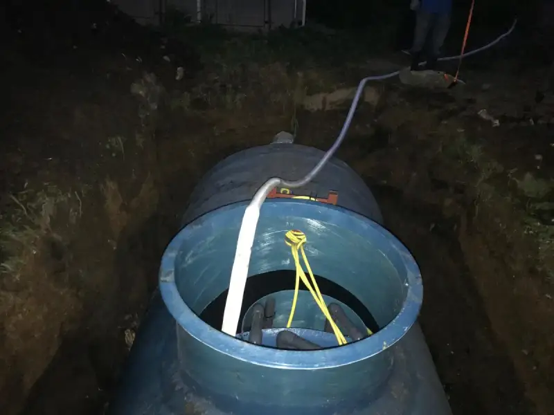 Montaj stație de epurare ECO TANK în groapă pregătită de beneficiar