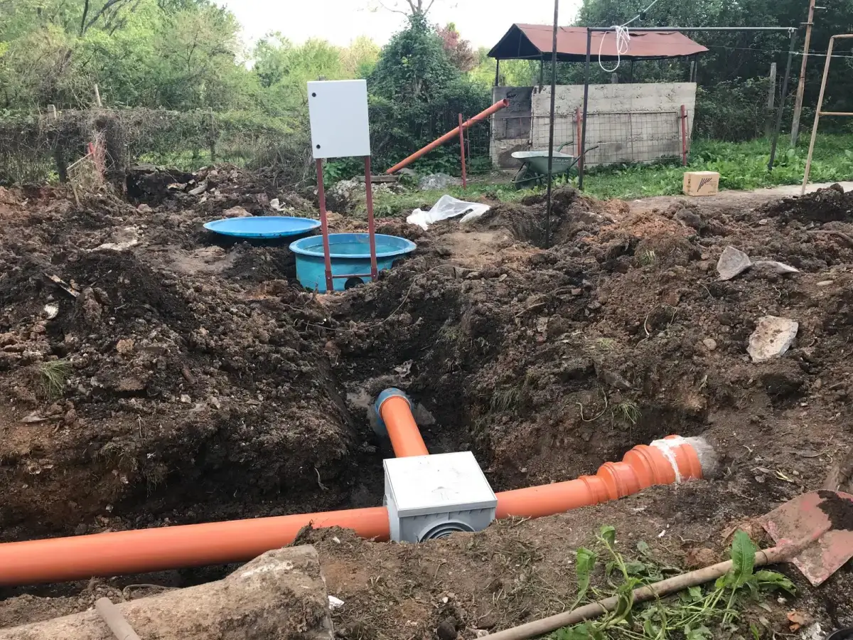 Fațadă hotel boutique cu spații verzi și infrastructură sanitară profesională pentru epurare